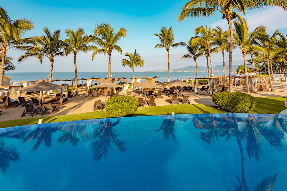 Infinity Pool Marival Distinct