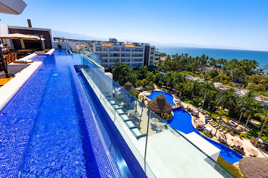 Rooftop Pool Marival Distinct