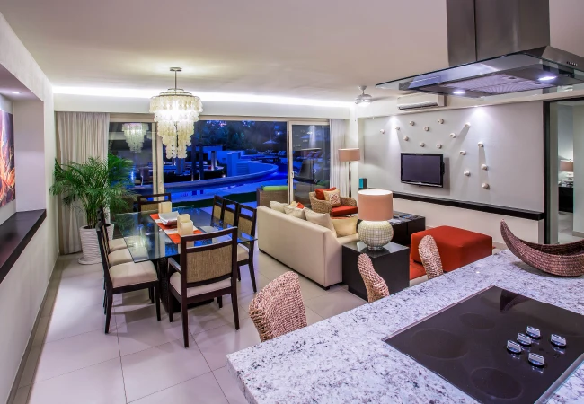 One-Bedroom Swim-Up Residence
