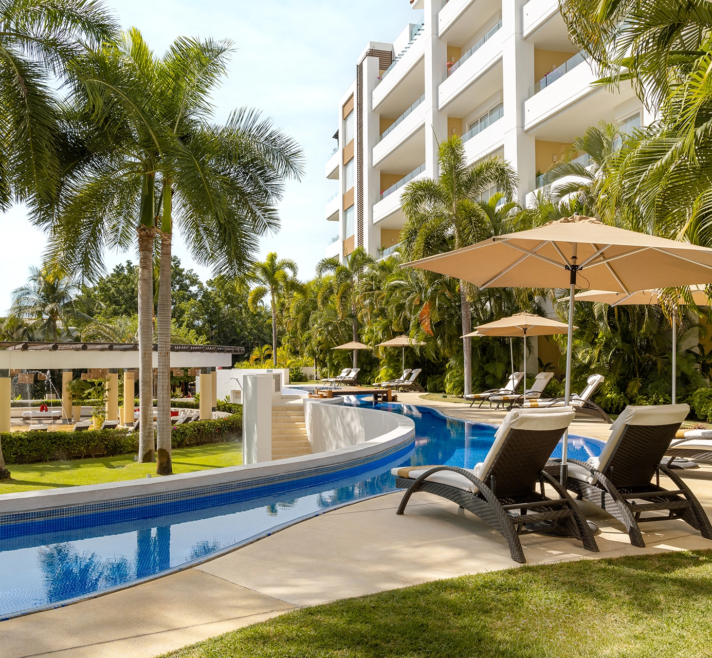 Two-bedroom Swim up